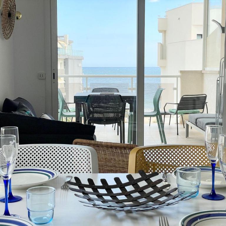 Apartamento Thalassa frente al mar en Roses - Two-Bedroom Apartment - 2