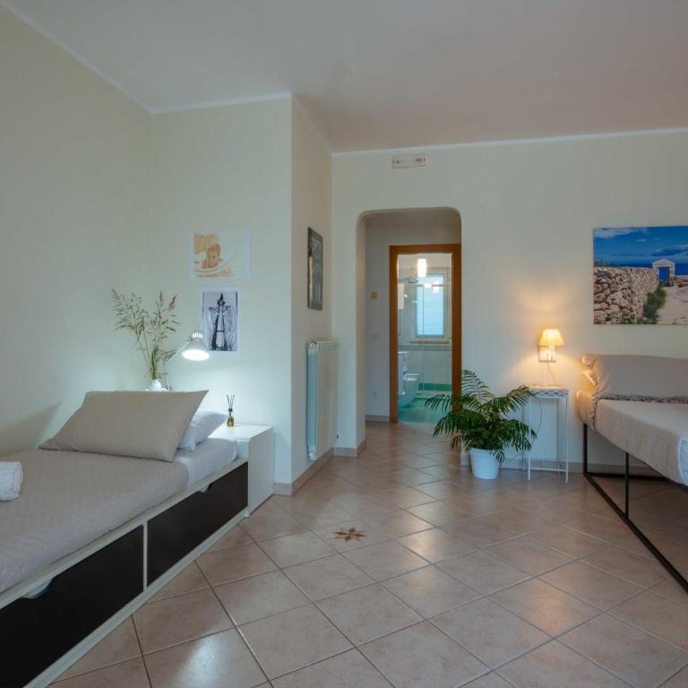 B&b Dea Teti - Camera Matrimoniale/Doppia con Letti Singoli con Bagno Privato - 4