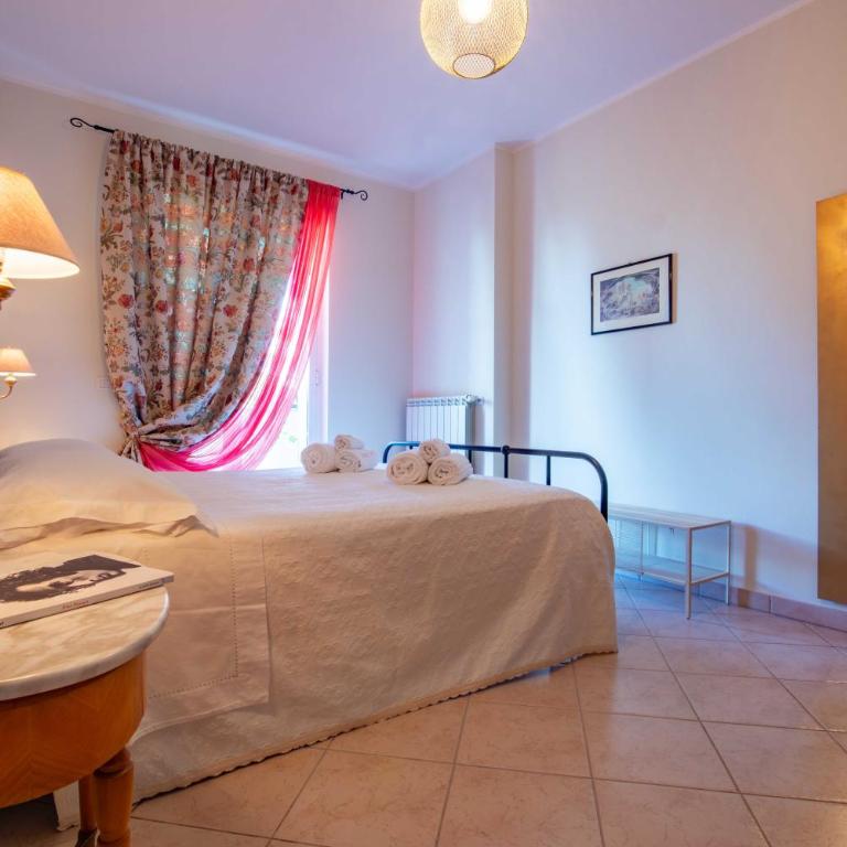B&b Dea Teti - Camera Matrimoniale/Doppia con Letti Singoli con Bagno Privato - 1