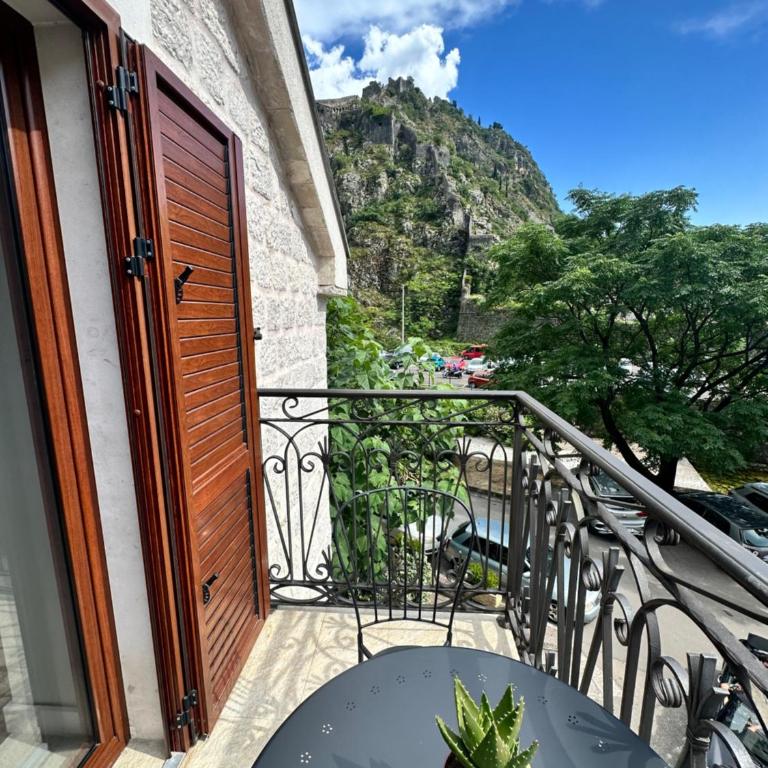 Filip Deluxe Rooms - Dvokrevetna Soba sa Bračnim Krevetom i Balkonom - 9