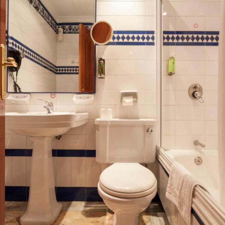 Hotel Baco - Habitación Doble con baño - 2 camas - 2