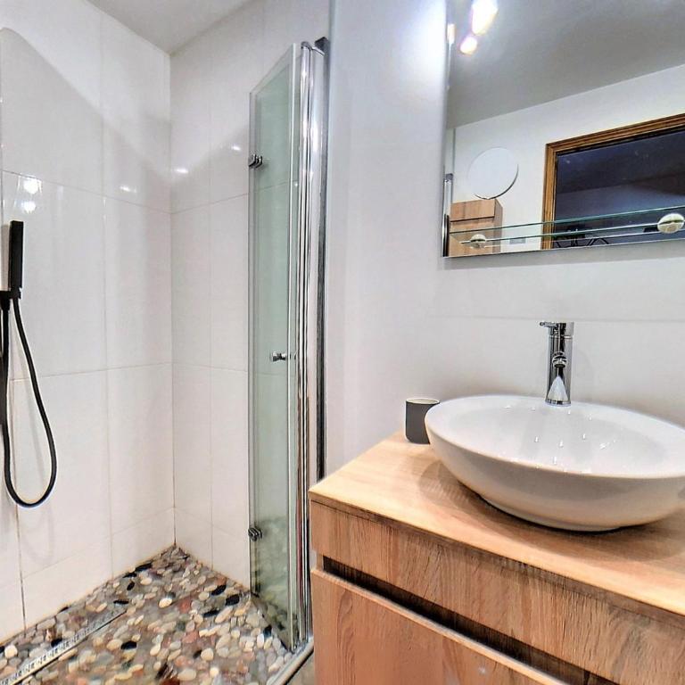 Chalet confortable 8-10 pers. près des pistes, terrasse, parking privé - Chalet 3 Chambres - 11