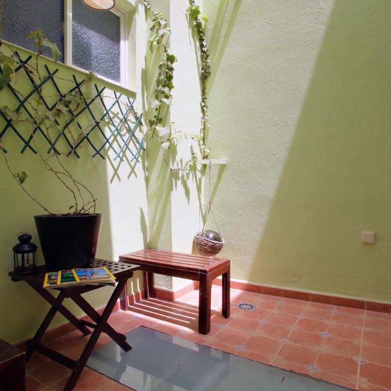 Málaga Lodge Guesthouse - Double Room with Shared Bathroom - 7