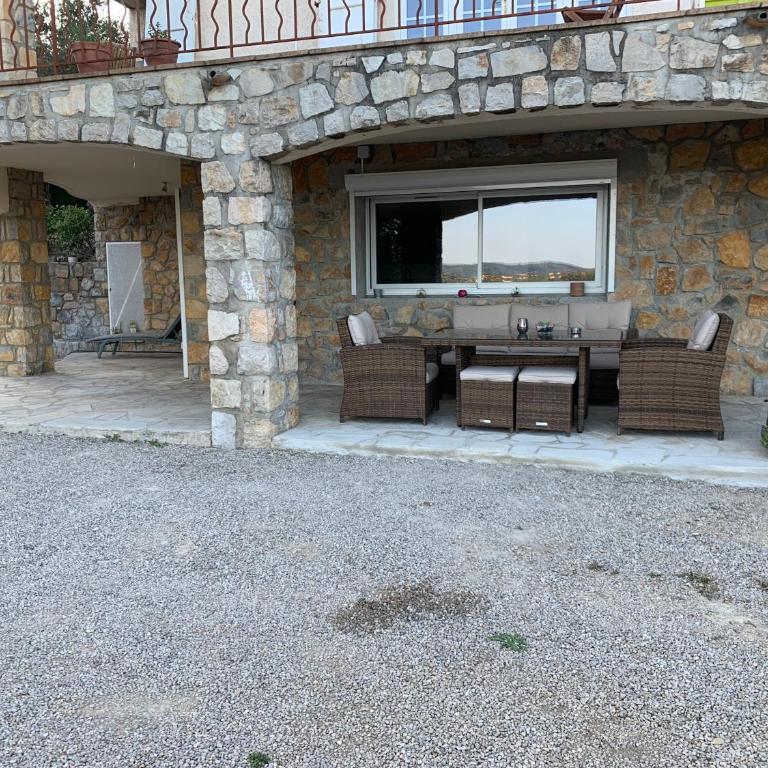 Rez de villa Peymeinade - Maison 1 Chambre - 9