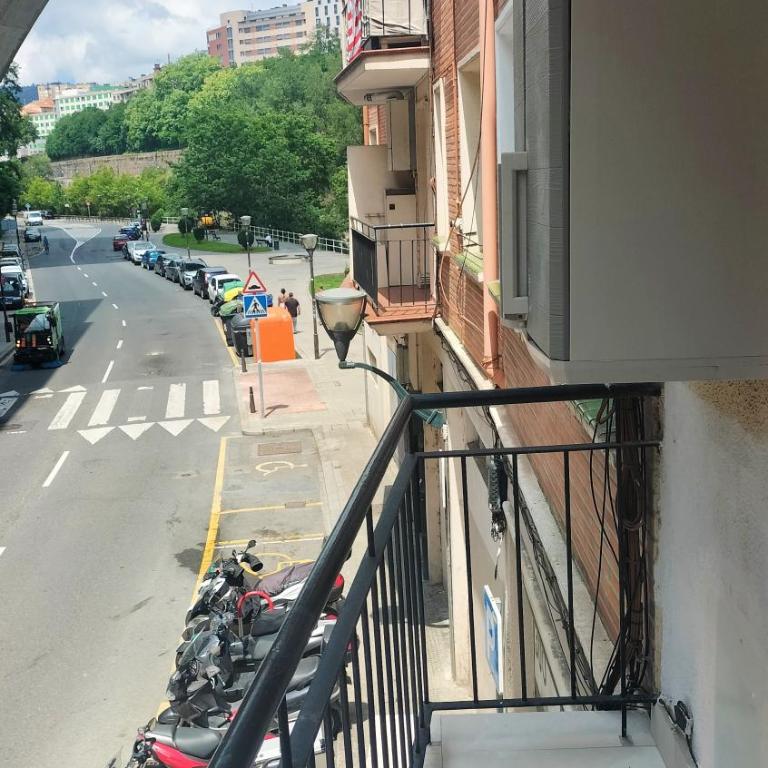 Zona tranquila, cerca del Casco Antiguo. EBI02480 - Two-Bedroom Apartment - 19