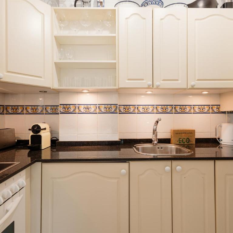 Apartment, close to beaches, restaurants and supermarkets, in urb. Marbella Park Beach, Elviria - Two-Bedroom Apartment - 25