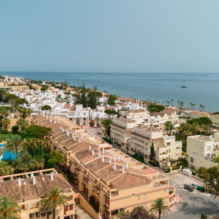 Apartment, close to beaches, restaurants and supermarkets, in urb. Marbella Park Beach, Elviria - Two-Bedroom Apartment - 15