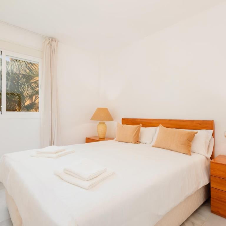 Apartment, close to beaches, restaurants and supermarkets, in urb. Marbella Park Beach, Elviria - Two-Bedroom Apartment - 37
