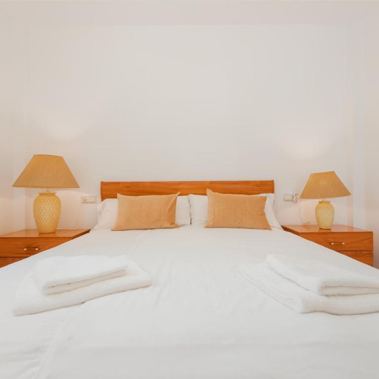 Apartment, close to beaches, restaurants and supermarkets, in urb. Marbella Park Beach, Elviria - Two-Bedroom Apartment - 39