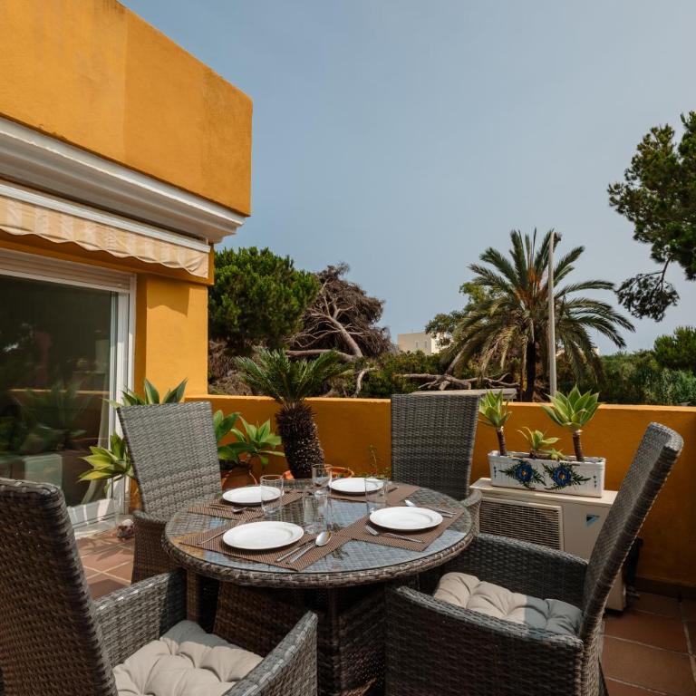 Apartment, close to beaches, restaurants and supermarkets, in urb. Marbella Park Beach, Elviria - Two-Bedroom Apartment - 3