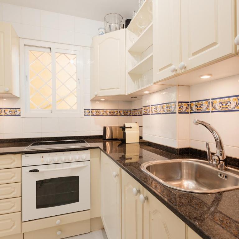 Apartment, close to beaches, restaurants and supermarkets, in urb. Marbella Park Beach, Elviria - Two-Bedroom Apartment - 24