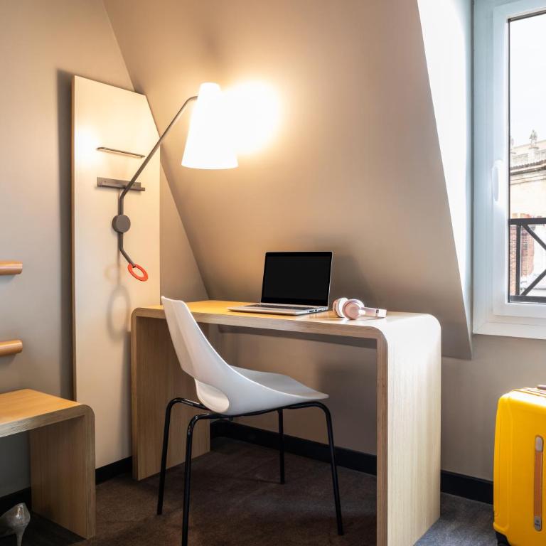 ibis Paris Gare du Nord La Fayette - Chambre Double Standard avec Lit d'Appoint - 7