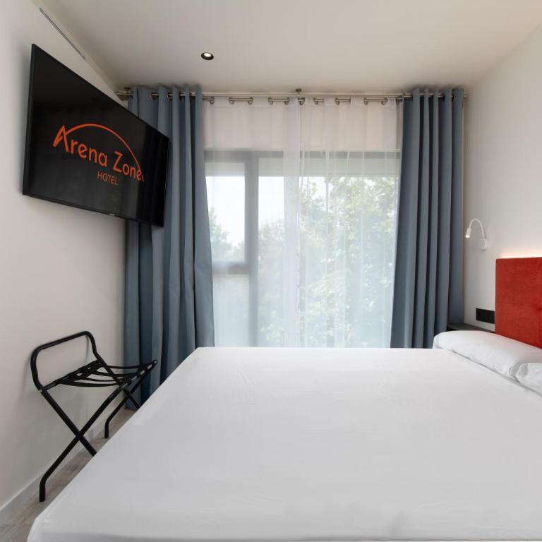 Arena Zone Hotel - Standard King Room - 4