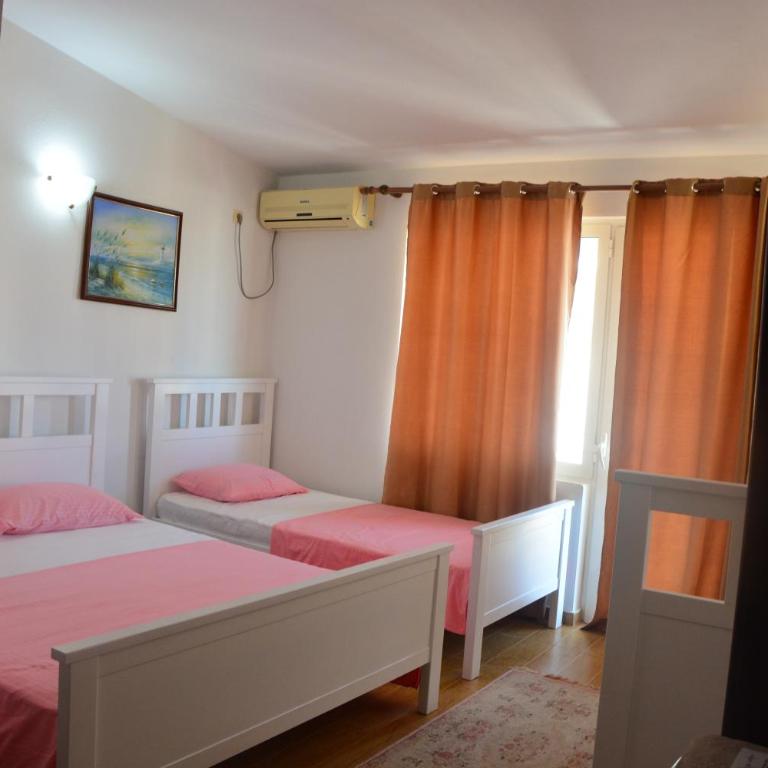 Guest House Vera - Porodična Soba sa Sopstvenim Kupatilom - 1
