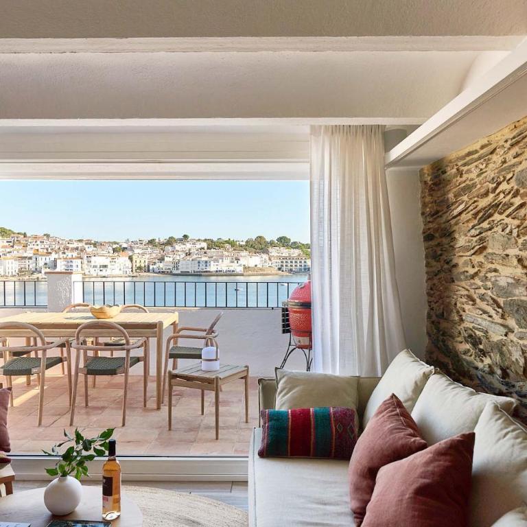 Beachfront Penthouse with Sea Views in CADAQUES - Apartamento de 2 dormitorios - 1
