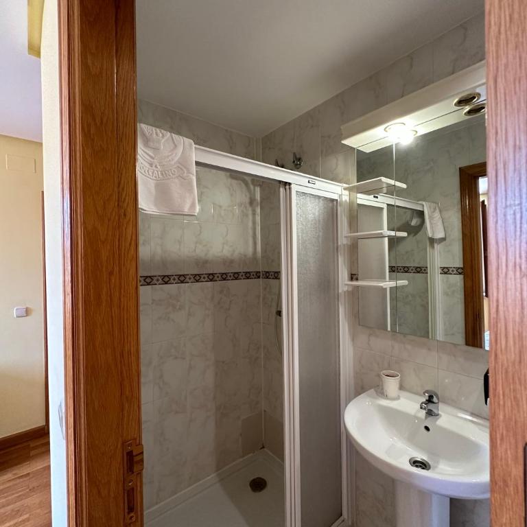 Hostal Restaurante Boccalino - Habitación Doble Estándar - 1 o 2 camas - 6