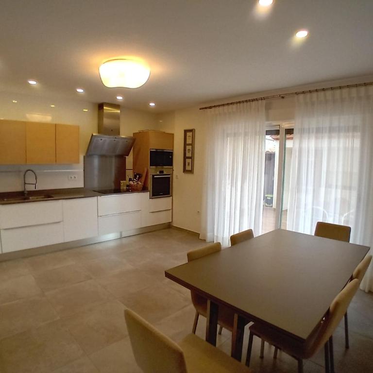 Luxurious, modern six bedroom villa in Denia - Villa - 46