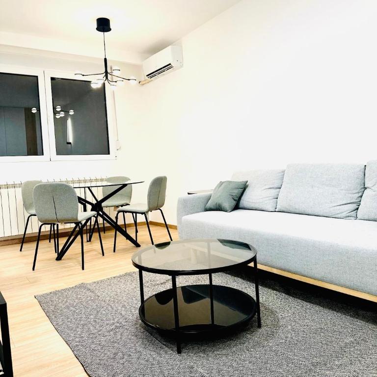 Angelo S - One-Bedroom Apartment - 7