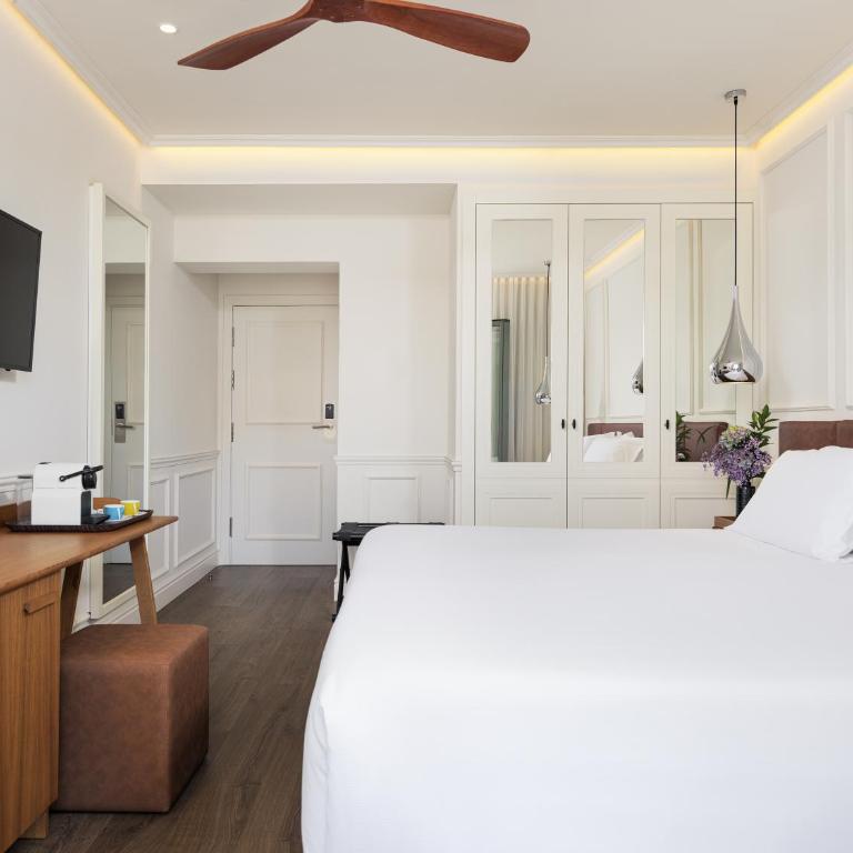 H10 Universitat - Deluxe Double Room with Balcony - 2