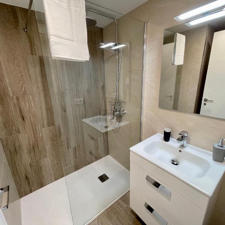 DAU Centro Free Parking II - Two-Bedroom Apartment - 16