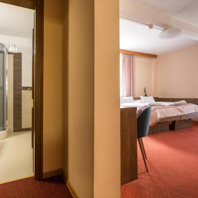 Hotel Post Fusch - Standard Dreibettzimmer mit Balkon - 5