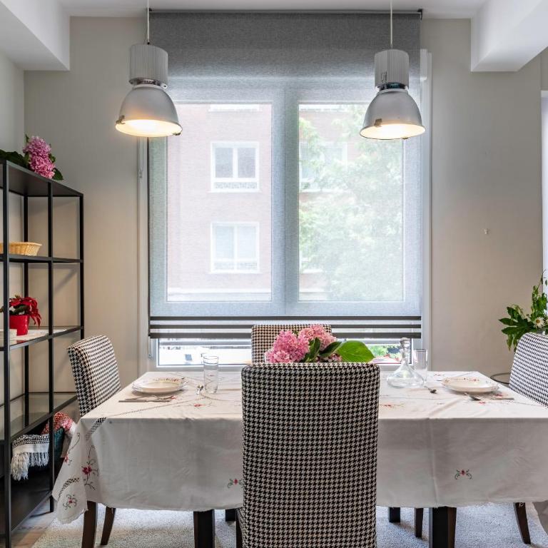 Moderno y Amplio en el Centro - Three-Bedroom Apartment - 19