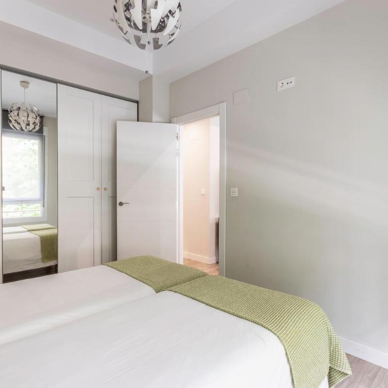 Moderno y Amplio en el Centro - Three-Bedroom Apartment - 7