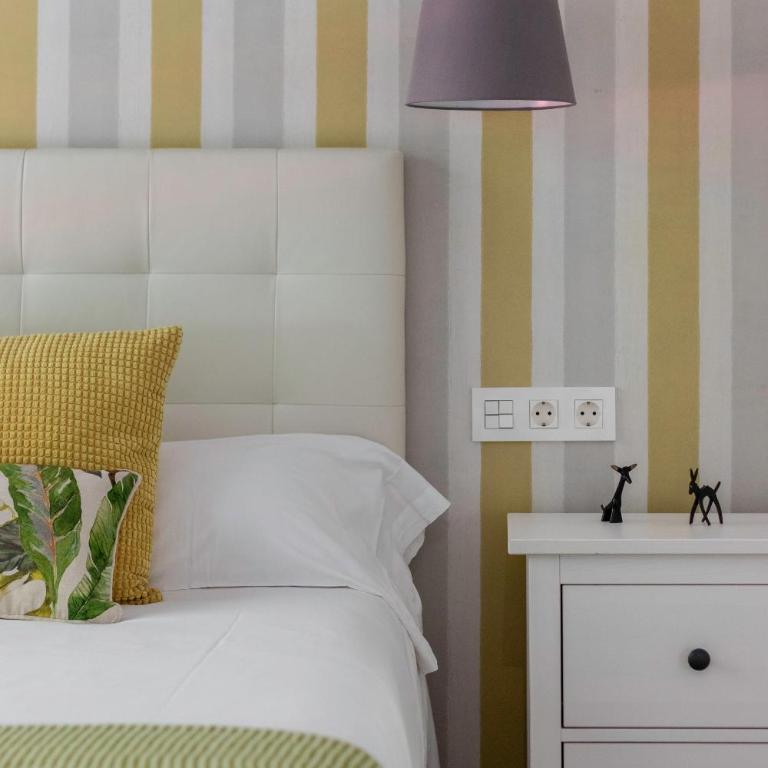 Moderno y Amplio en el Centro - Three-Bedroom Apartment - 8