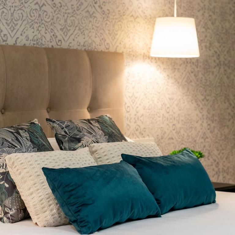 Moderno y Amplio en el Centro - Three-Bedroom Apartment - 14