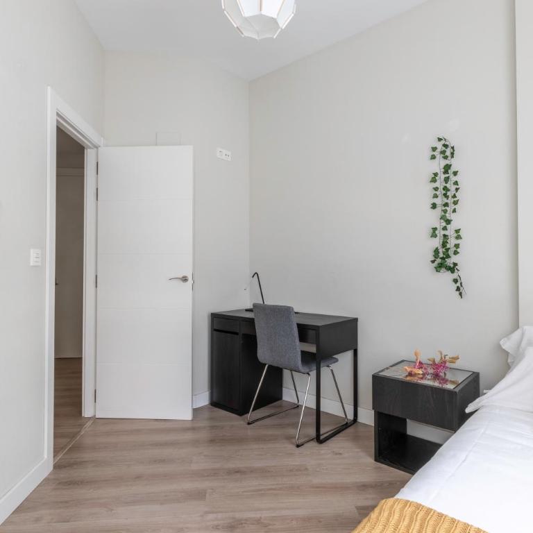 Moderno y Amplio en el Centro - Three-Bedroom Apartment - 26