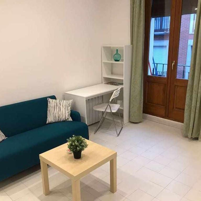 Un genial estudio en el barrio las cortes - Apartamento de 1 dormitorio - 1