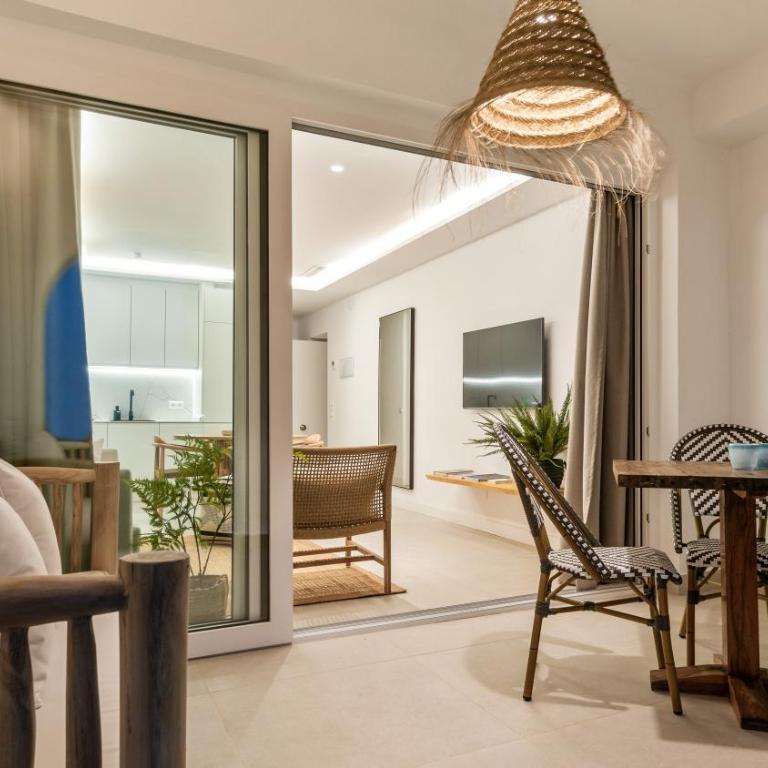 Castillo San Carlos Luxury Seafront Residence - One-Bedroom Apartment - 8