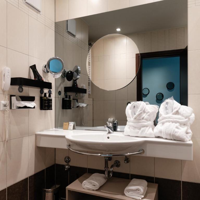 Eurostars Queen of Montenegro - Deluks Dvokrevetna Soba sa Bračnim Krevetom i Balkonom - 3