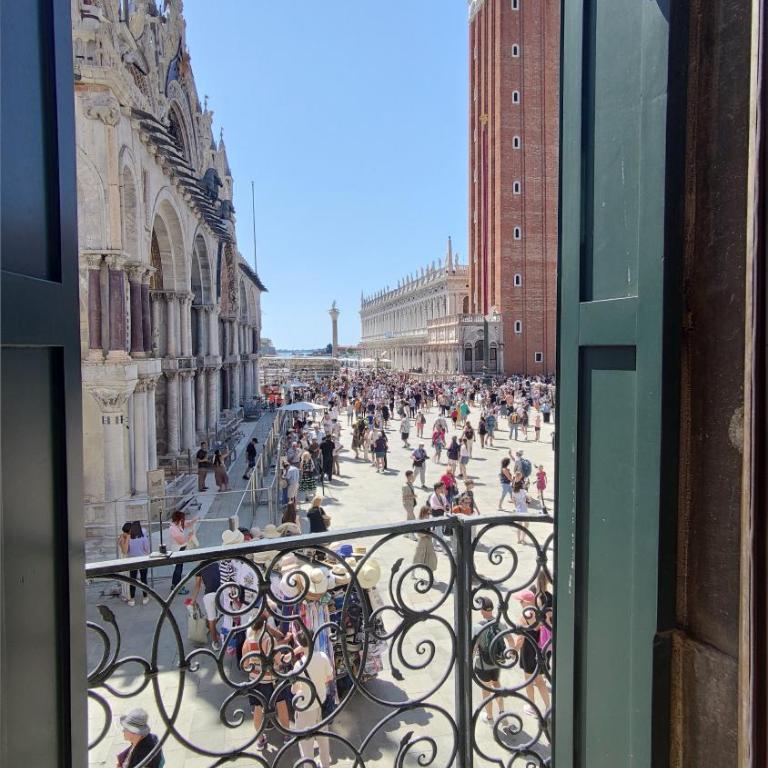 Bellevue Luxury Rooms - San Marco Luxury - Camera Matrimoniale Deluxe con Vista Piazza San Marco - 12