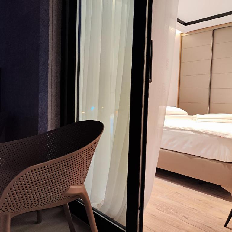 AMD Premium rooms Budva - Deluks Dvokrevetna Soba sa Bračnim Krevetom/Zasebnim Krevetima i Balkonom - 17