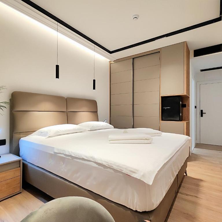 AMD Premium rooms Budva - Deluks Dvokrevetna Soba sa Bračnim Krevetom/Zasebnim Krevetima i Balkonom - 6