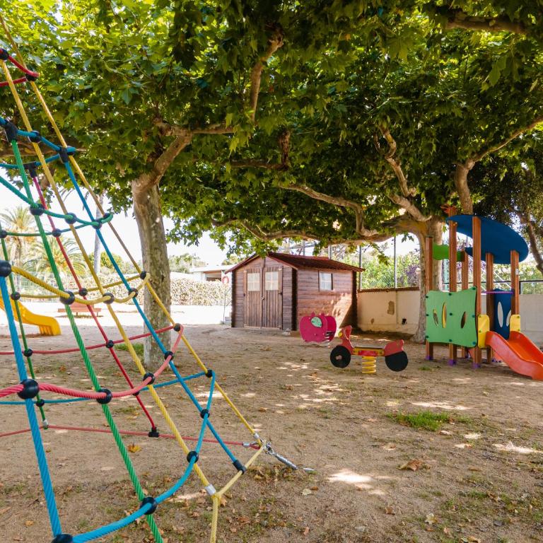 Camping Cambrils Caban - Parcela Confort vacía con electricidad - Para caravana, tienda o furgoneta - Hay que llevar tienda, caravana o furgoneta propias - 3