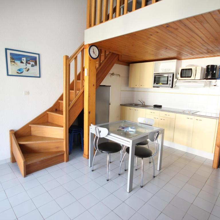 Villa 5 couchages 2 chambres belle terrasse d'angle piscine commune dans résidence sécurisée à 200m de la mer LRMA2A - Maison 2 Chambres - 4