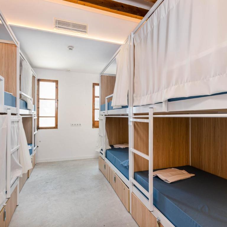 Urban Hostel Palma - Albergue Juvenil - Youth Hostel - Cama Individual en habitación compartida femenina - 5