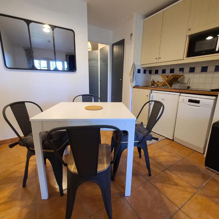 Appartement Domaine du Golf avec Piscine - One-Bedroom Apartment - 7