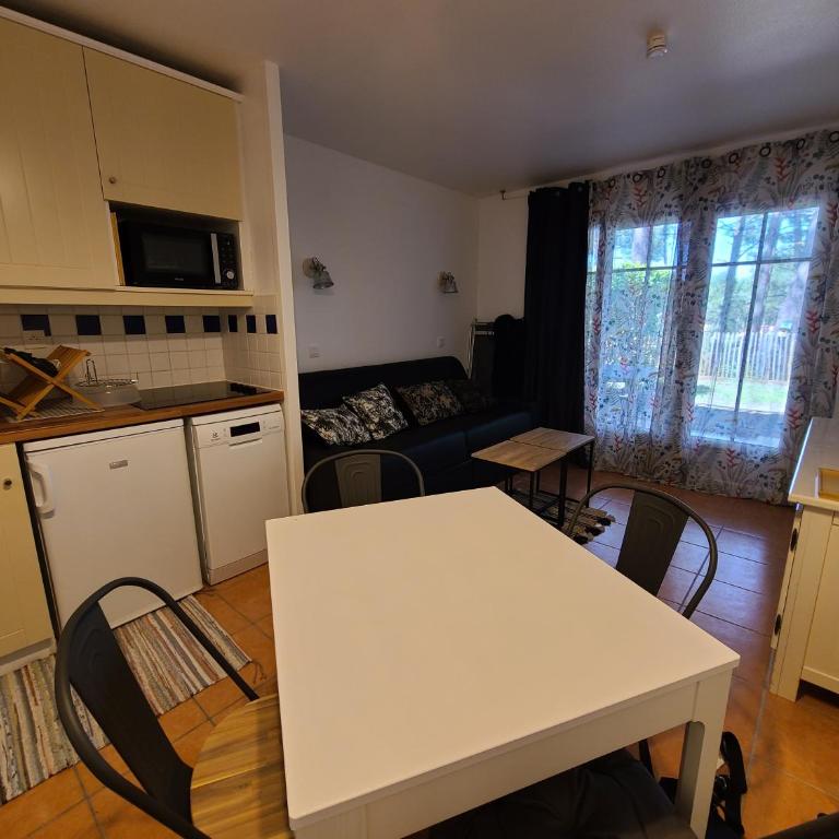 Appartement Domaine du Golf avec Piscine - One-Bedroom Apartment - 12