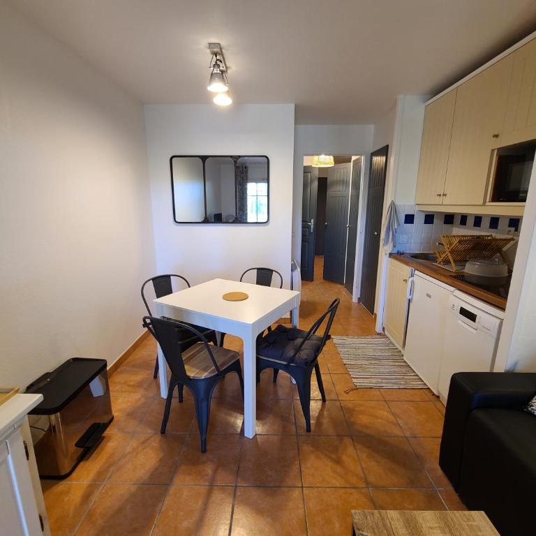 Appartement Domaine du Golf avec Piscine - One-Bedroom Apartment - 11