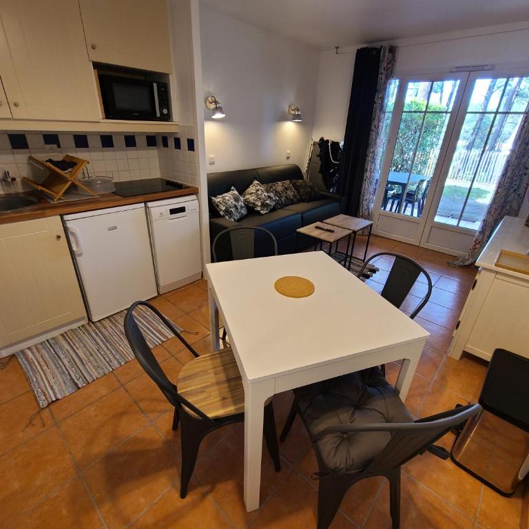 Appartement Domaine du Golf avec Piscine - One-Bedroom Apartment - 8