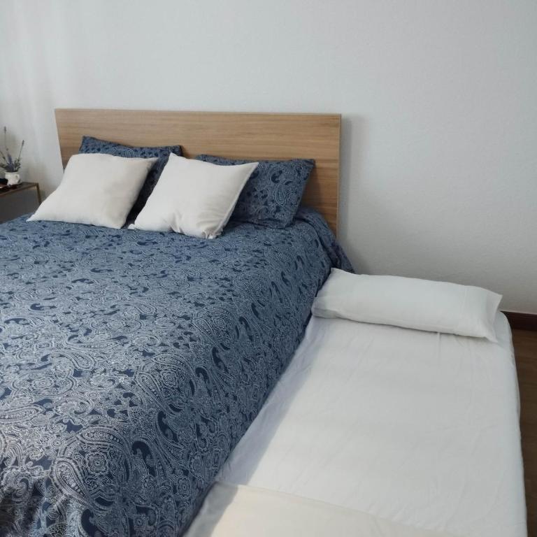 Posada Madrileña - Triple Room with Shared Bathroom - 1