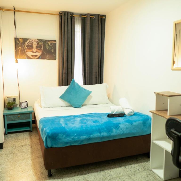 Africa house-Casa Hotel Laureles-La70 - Habitación Doble con baño compartido - 3