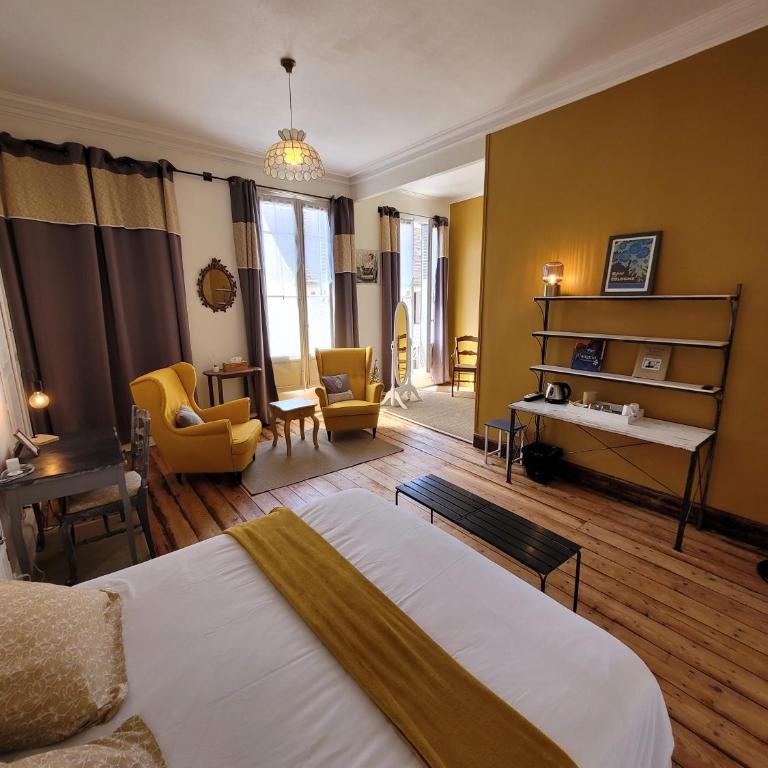 Madeleine Bergerac - Chambre Double avec Salle de Bains Privative - 49