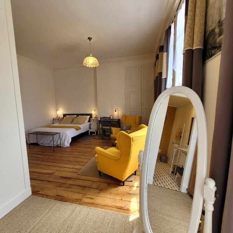 Madeleine Bergerac - Chambre Double avec Salle de Bains Privative - 61