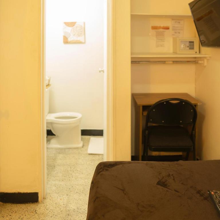 Africa house-Casa Hotel Laureles-La70 - Habitación Individual con baño privado - 6