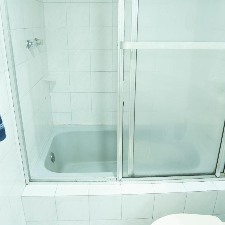 Africa house-Casa Hotel Laureles-La70 - Double Room with Shared Bathroom - 9