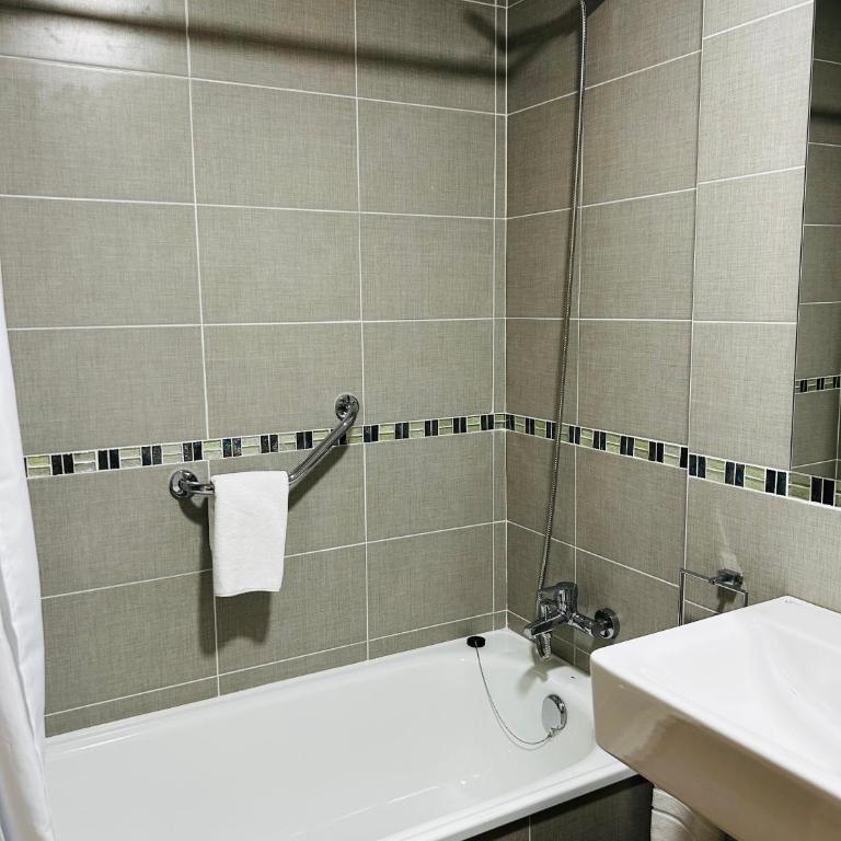 MARINA LLANES V - Two-Bedroom Apartment - 11